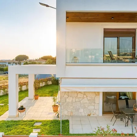 Corale Seaside Villa *