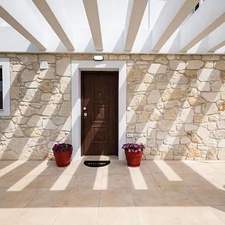 Corale Seaside Villa