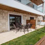 Coralé Seaside Villa *